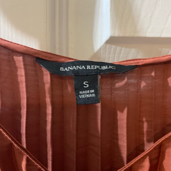 Banana Republic pleated tank size small - Picture 2 of 5